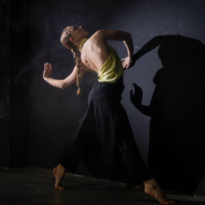 Босыми ногами